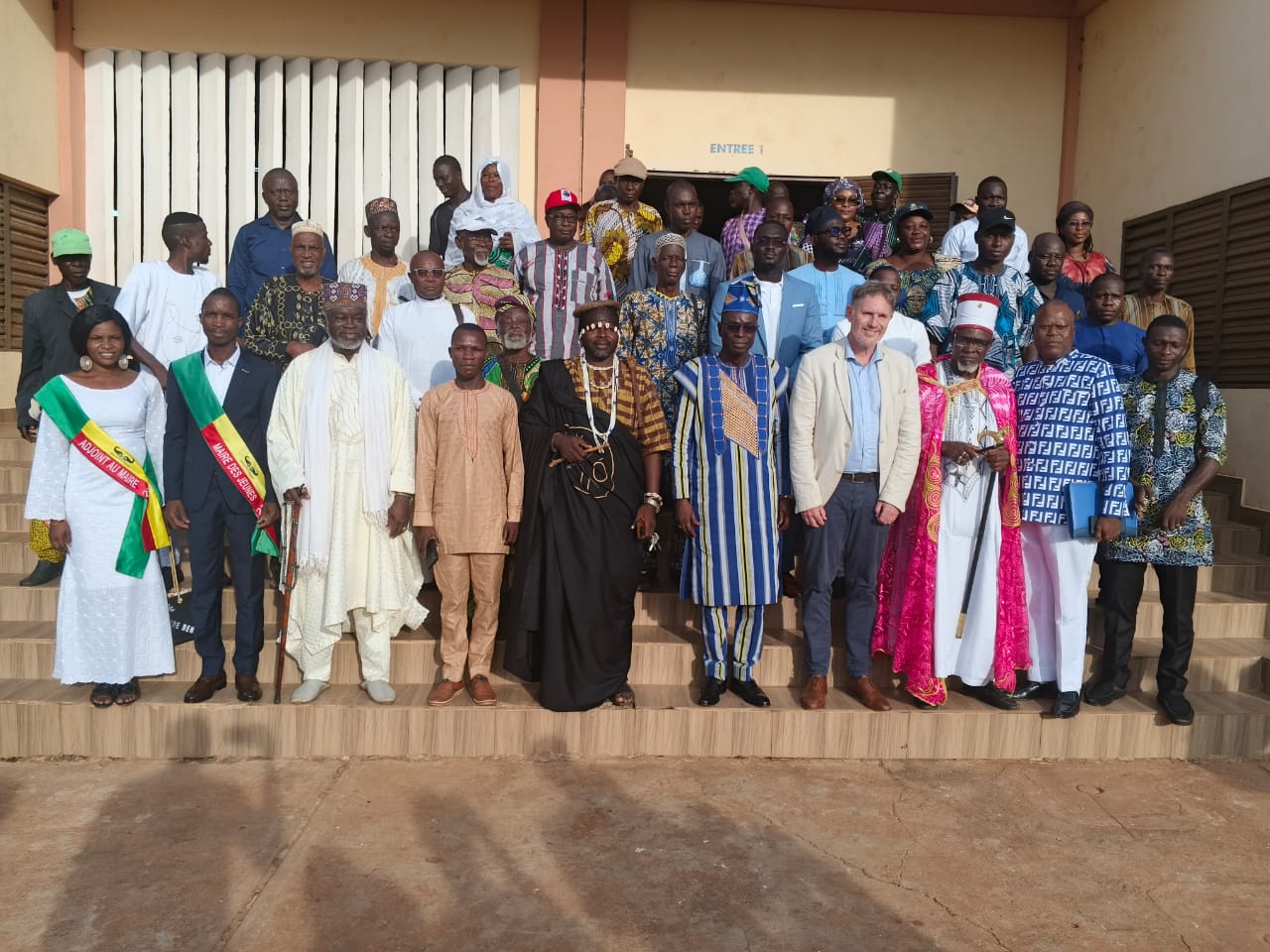 𝐂𝐨𝐨𝐩𝐞𝐫𝐚𝐭𝐢𝐨𝐧 𝐍𝐚𝐭𝐢𝐭𝐢𝐧𝐠𝐨𝐮 – 𝐑𝐨𝐲𝐚𝐮𝐦𝐞 𝐝𝐞𝐬 𝐏𝐚𝐲𝐬-𝐁𝐚𝐬 : 𝐒𝐨𝐧 𝐄𝐱𝐜𝐞𝐥𝐥𝐞𝐧𝐜𝐞 𝐉𝐨𝐫𝐢𝐬 𝐖.𝐏. 𝐉𝐔𝐑𝐑𝐈𝐄̈𝐍𝐒 𝐚𝐮 𝐜œ𝐮𝐫 𝐝𝐮 𝐝𝐞́𝐯𝐞𝐥𝐨𝐩𝐩𝐞𝐦𝐞𝐧𝐭 𝐞𝐭 𝐝𝐞 𝐥𝐚 𝐬𝐞́𝐜𝐮𝐫𝐢𝐭𝐞́ 𝐥𝐨𝐜𝐚𝐥𝐞